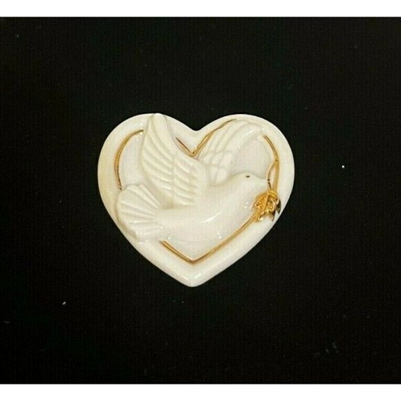 Vintage Lenox Porcelain Dove Of Peace Heart Shaped Pin Brooch Gold Trim - Picture 1 of 3